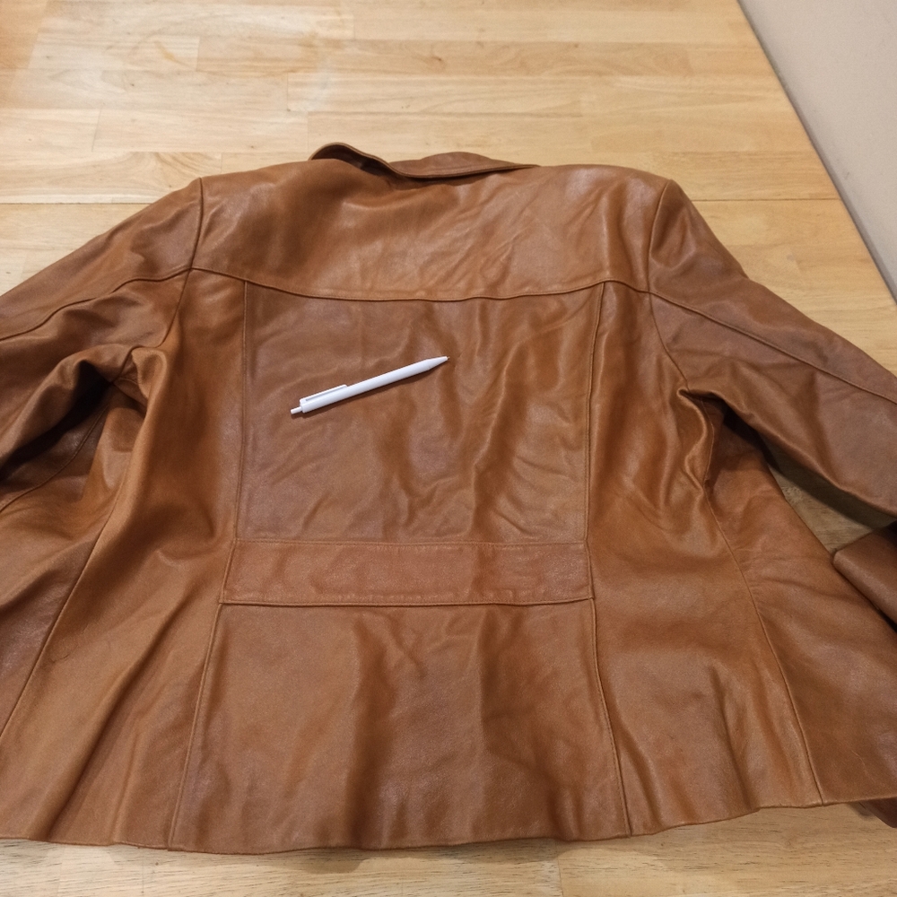 Vintage Wilson women's Leather Coat/ Jacket. Size large - Picture 9 of 16